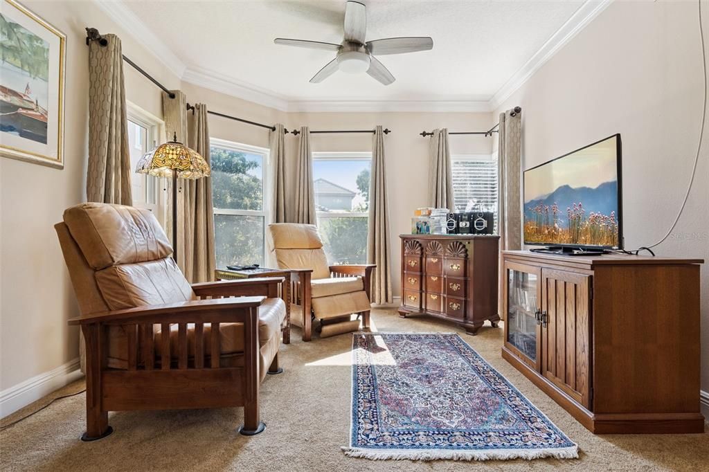 En Venta: $995,000 (5 camas, 4 baños, 4871 Pies cuadrados)