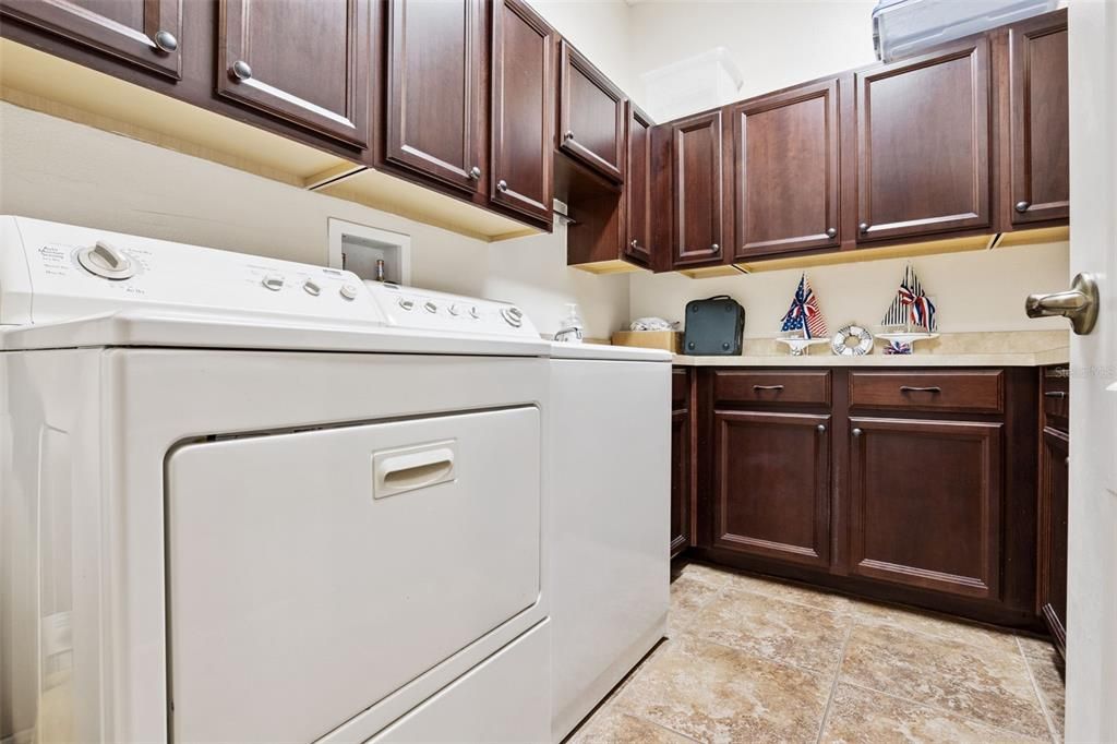 En Venta: $995,000 (5 camas, 4 baños, 4871 Pies cuadrados)