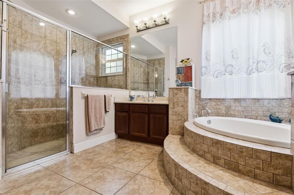 En Venta: $995,000 (5 camas, 4 baños, 4871 Pies cuadrados)