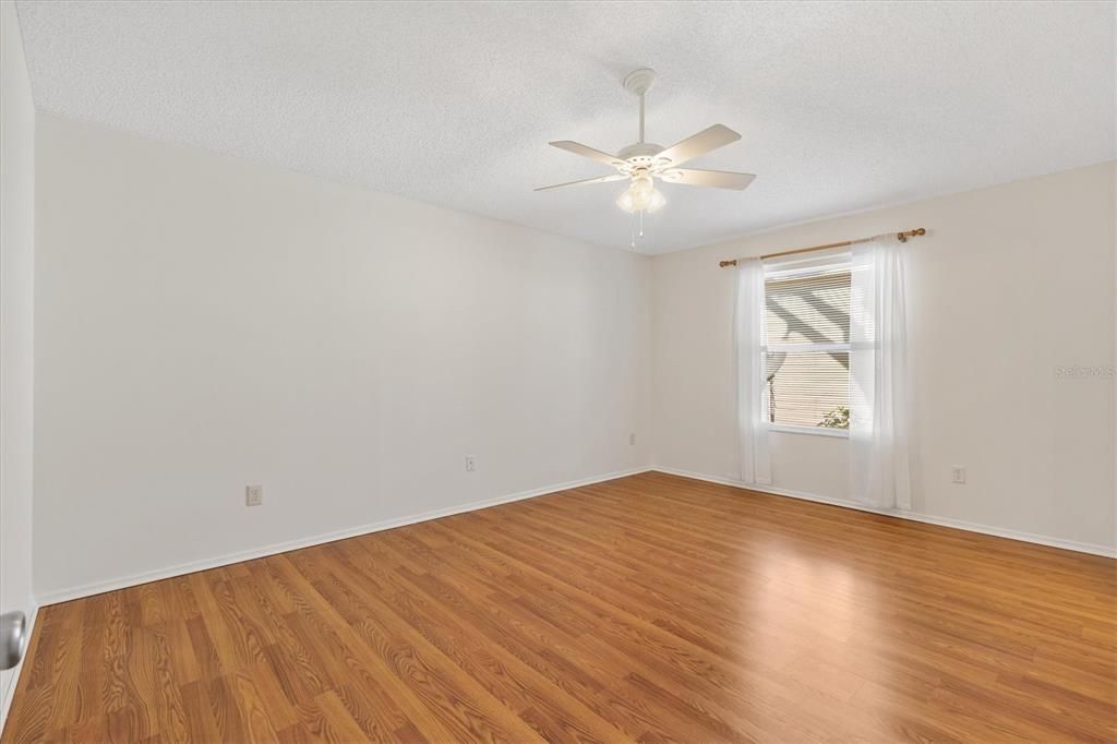 For Sale: $279,900 (2 beds, 2 baths, 1156 Square Feet)