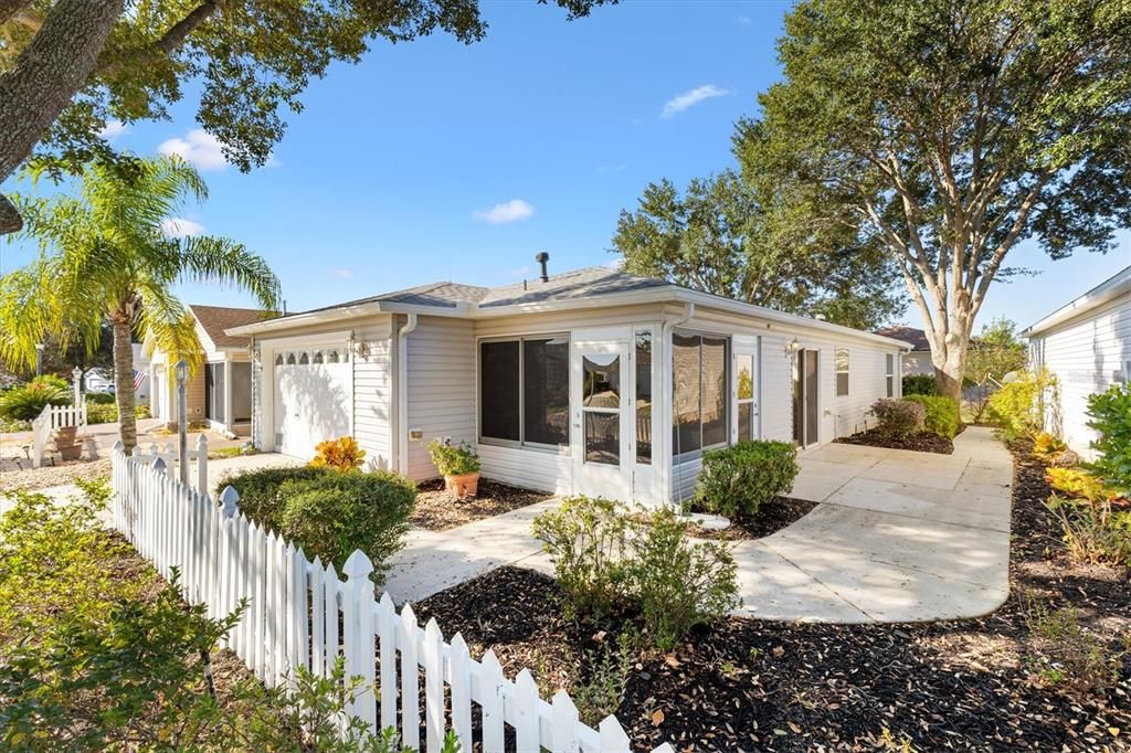 For Sale: $279,900 (2 beds, 2 baths, 1156 Square Feet)