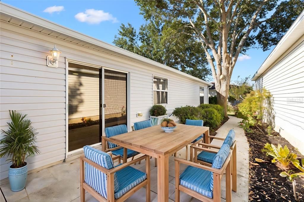 For Sale: $279,900 (2 beds, 2 baths, 1156 Square Feet)