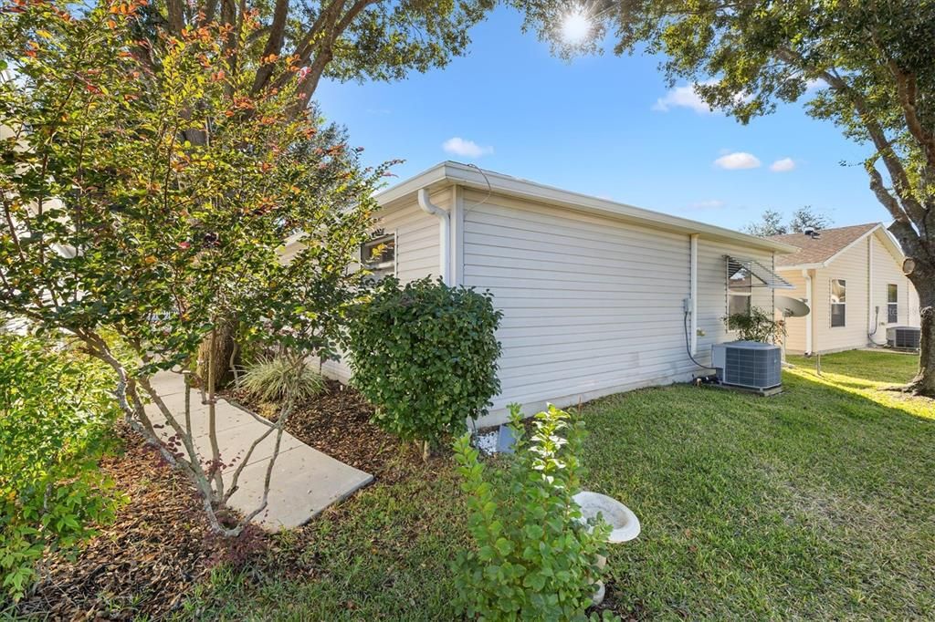 For Sale: $279,900 (2 beds, 2 baths, 1156 Square Feet)