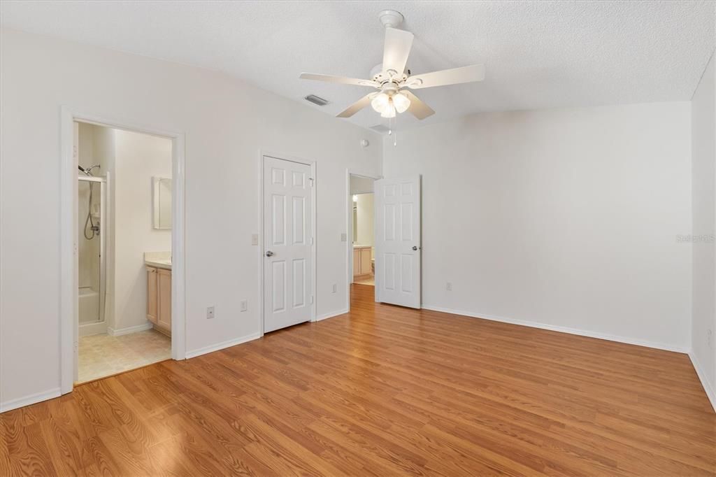 For Sale: $279,900 (2 beds, 2 baths, 1156 Square Feet)