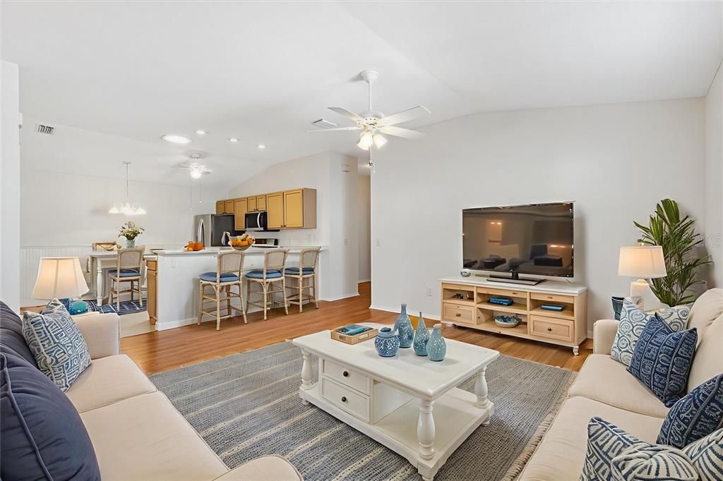 For Sale: $279,900 (2 beds, 2 baths, 1156 Square Feet)