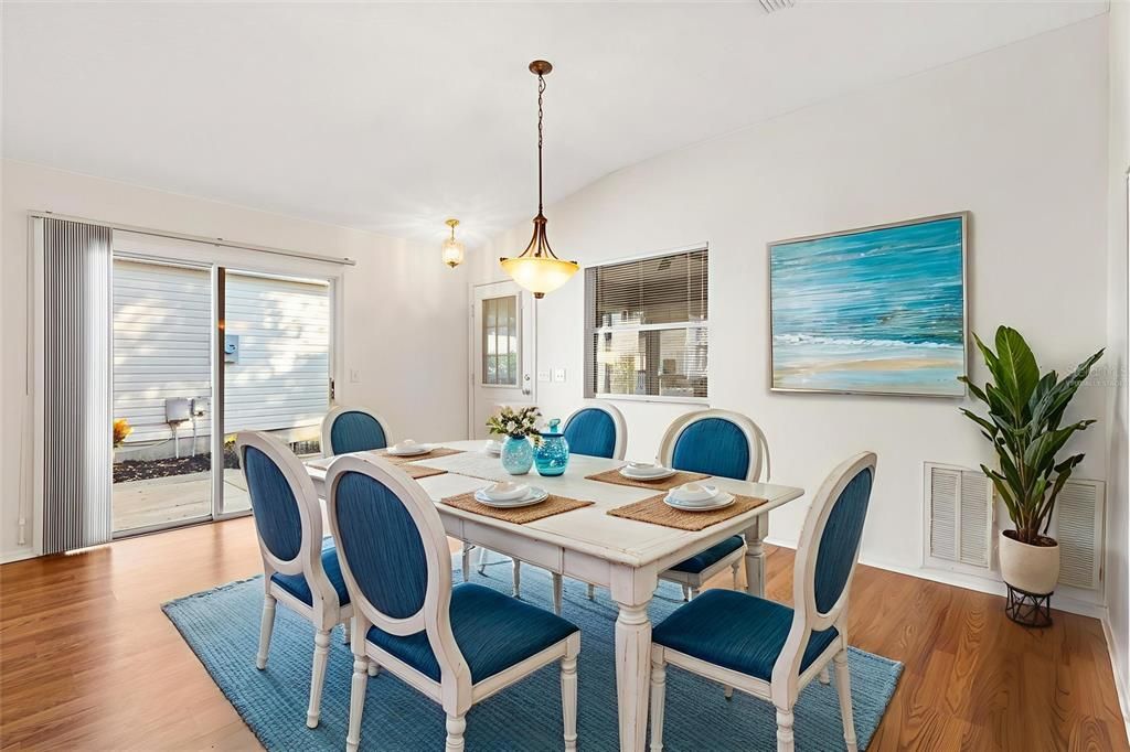 For Sale: $279,900 (2 beds, 2 baths, 1156 Square Feet)