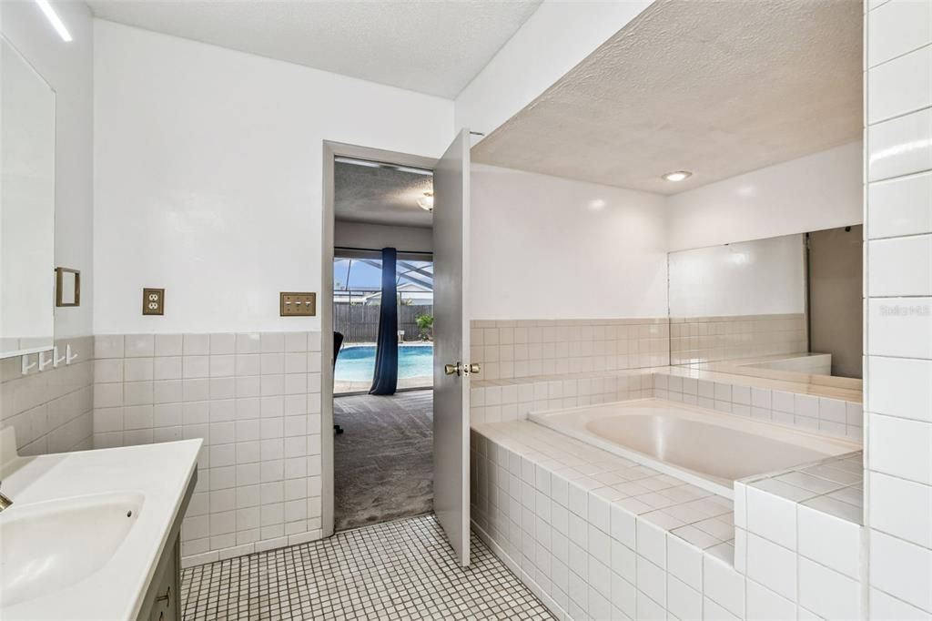 For Sale: $450,000 (3 beds, 2 baths, 2010 Square Feet)