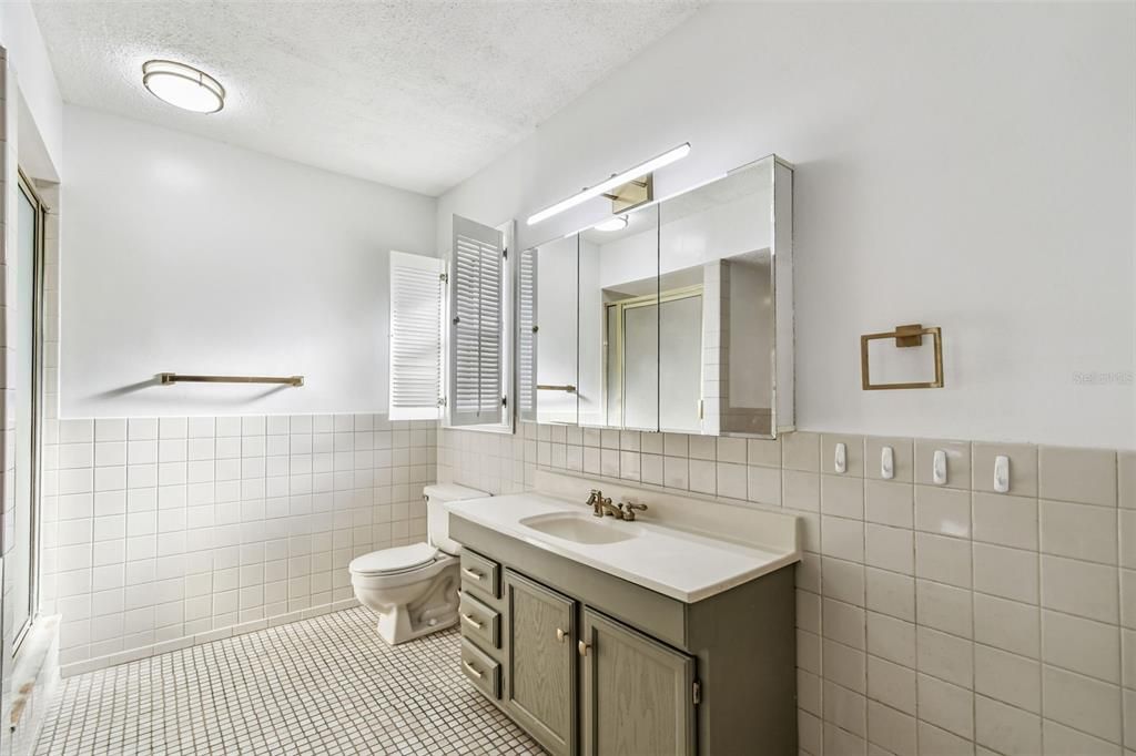 For Sale: $450,000 (3 beds, 2 baths, 2010 Square Feet)