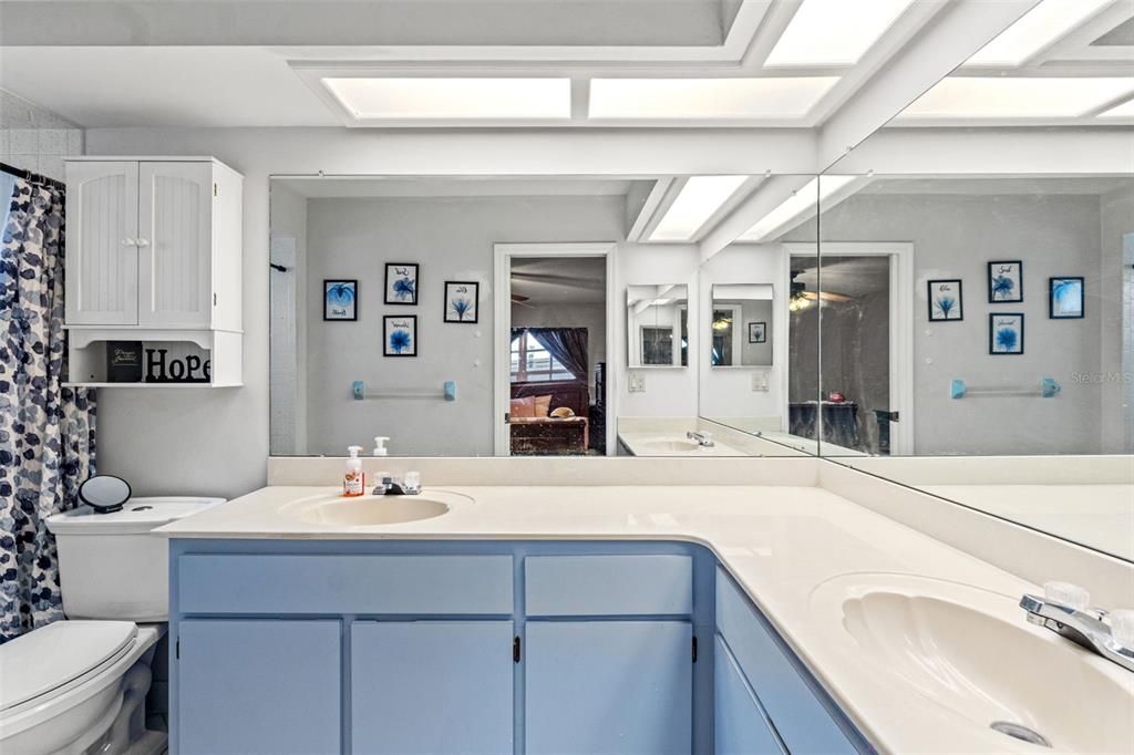 待售: $290,000 (2 贝兹, 2 浴室, 1662 平方英尺)