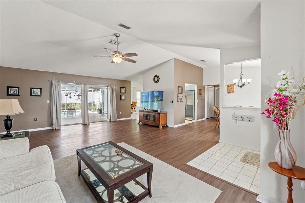 待售: $290,000 (2 贝兹, 2 浴室, 1662 平方英尺)