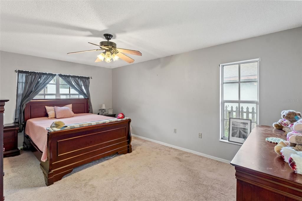 待售: $290,000 (2 贝兹, 2 浴室, 1662 平方英尺)