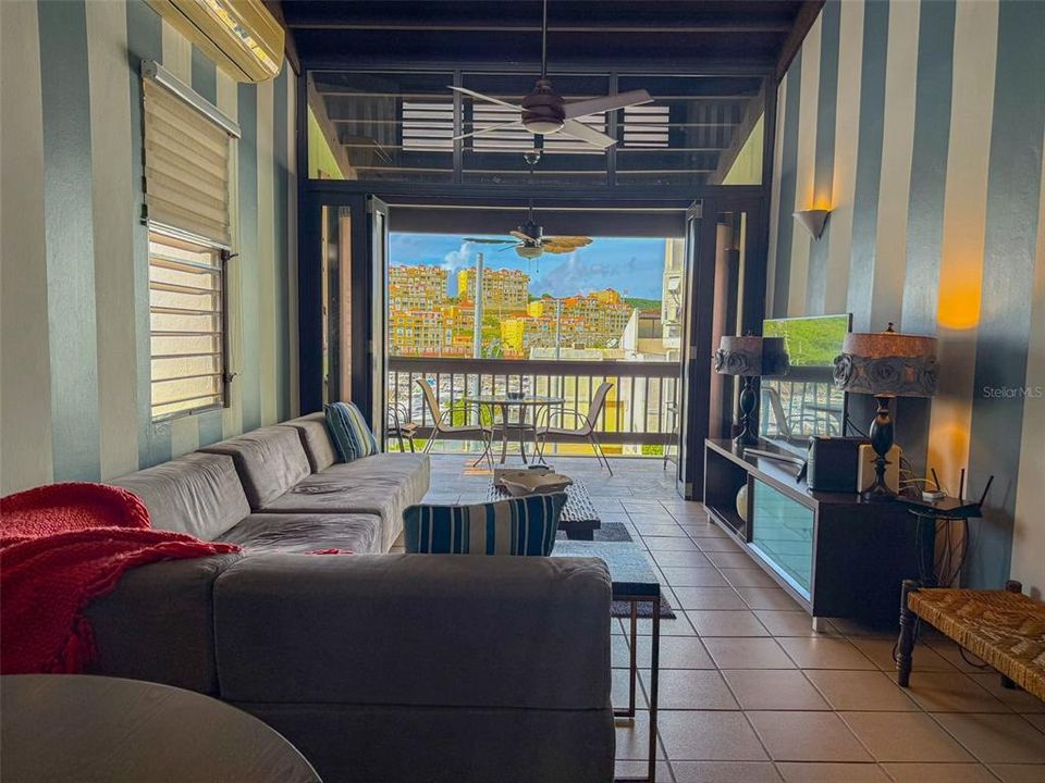 For Sale: $249,000 (2 beds, 2 baths, 1017 Square Feet)