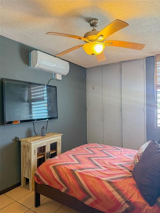 For Sale: $249,000 (2 beds, 2 baths, 1017 Square Feet)