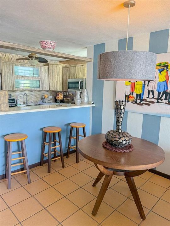 For Sale: $249,000 (2 beds, 2 baths, 1017 Square Feet)