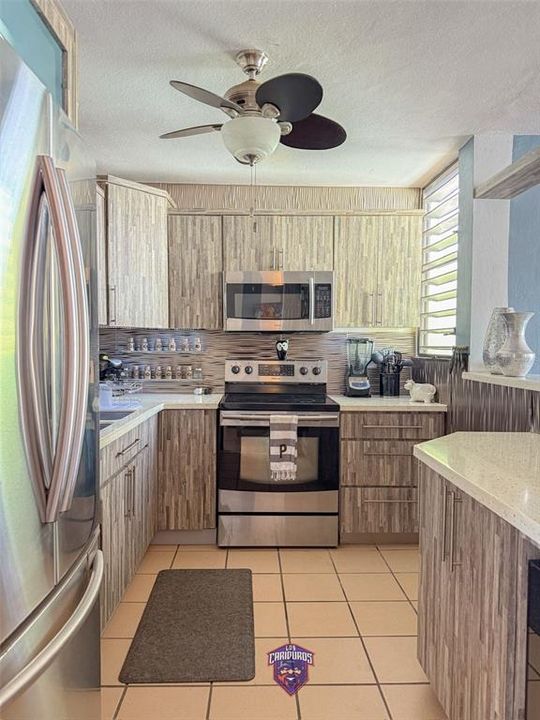 For Sale: $249,000 (2 beds, 2 baths, 1017 Square Feet)