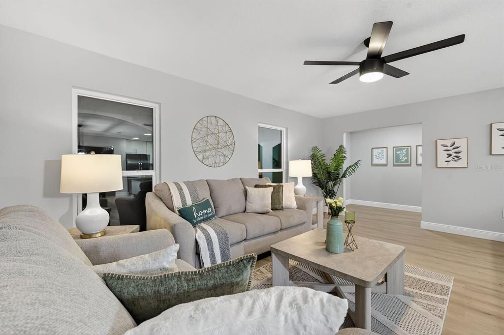 Activo con contrato: $550,000 (3 camas, 2 baños, 2093 Pies cuadrados)