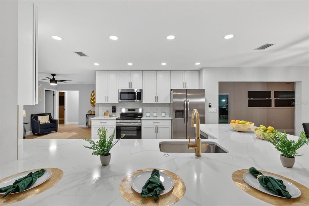 Activo con contrato: $550,000 (3 camas, 2 baños, 2093 Pies cuadrados)