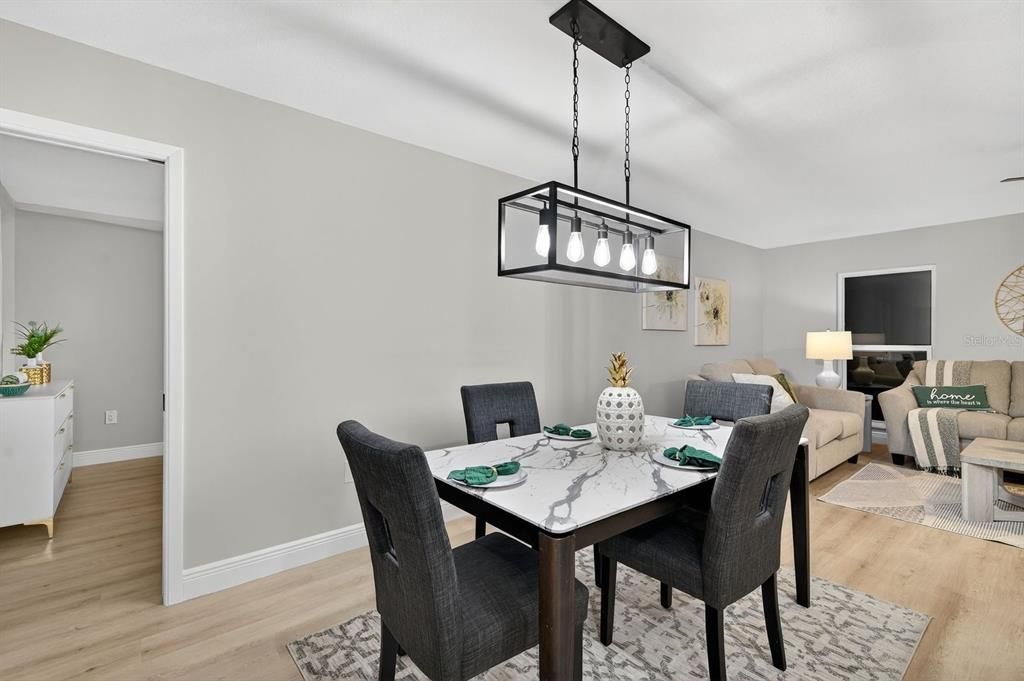 Activo con contrato: $550,000 (3 camas, 2 baños, 2093 Pies cuadrados)