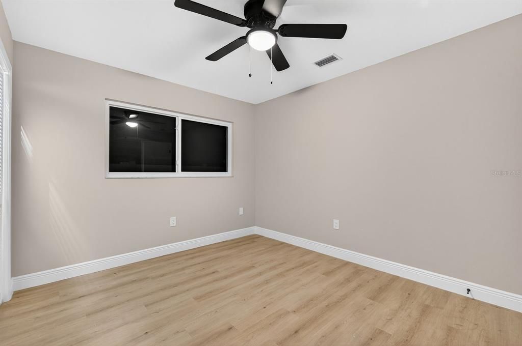 Activo con contrato: $550,000 (3 camas, 2 baños, 2093 Pies cuadrados)