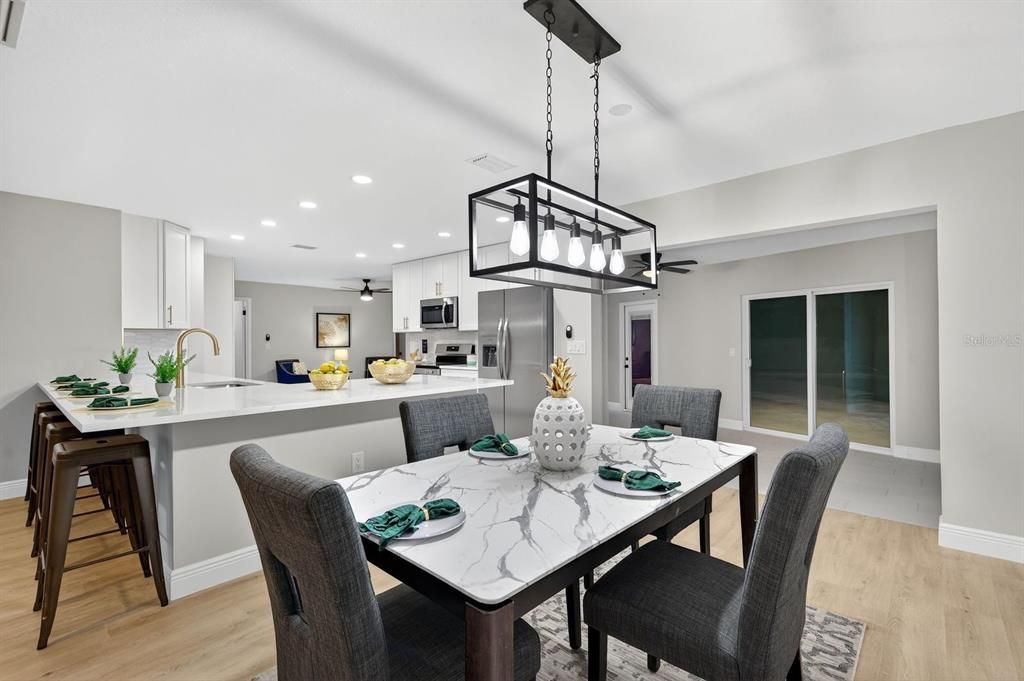 Activo con contrato: $550,000 (3 camas, 2 baños, 2093 Pies cuadrados)