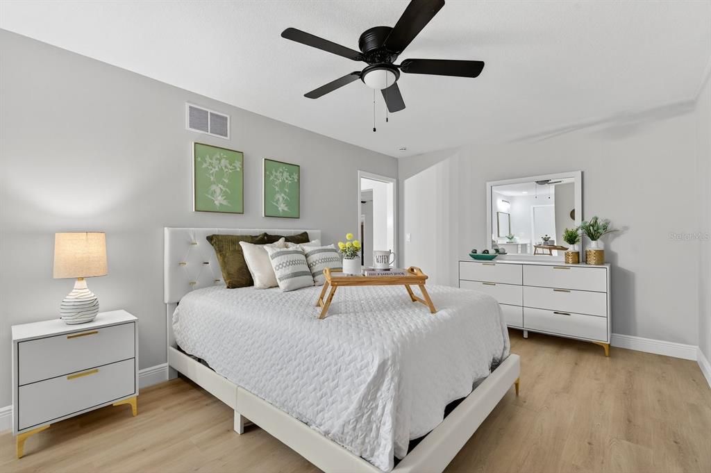 Activo con contrato: $550,000 (3 camas, 2 baños, 2093 Pies cuadrados)