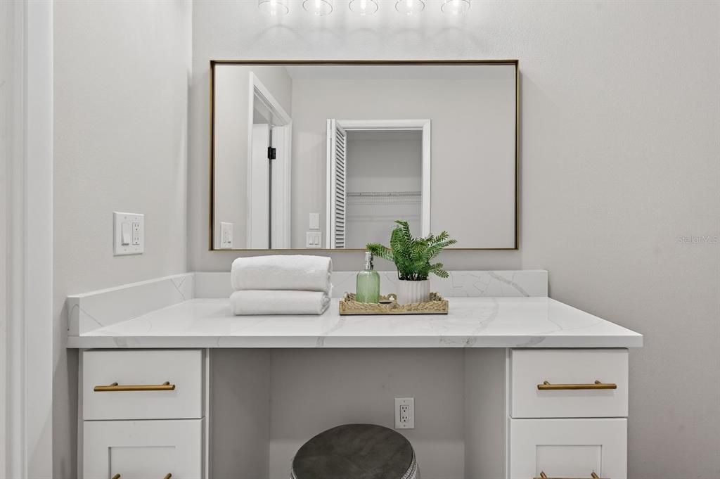 Activo con contrato: $550,000 (3 camas, 2 baños, 2093 Pies cuadrados)