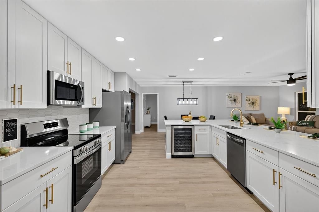 Activo con contrato: $550,000 (3 camas, 2 baños, 2093 Pies cuadrados)