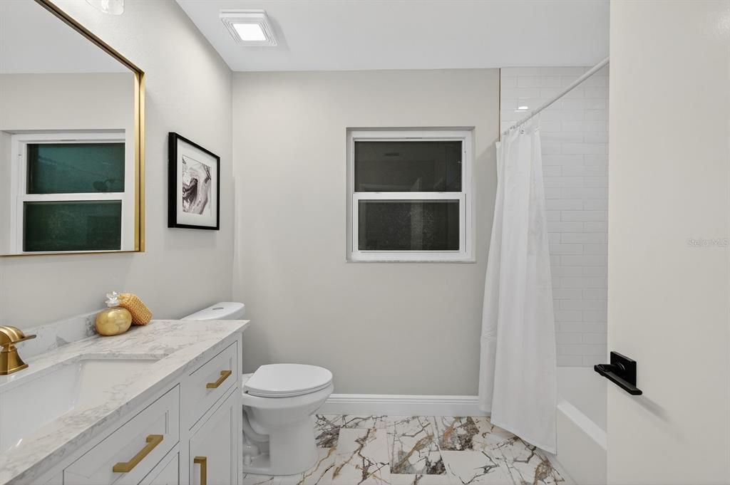 Activo con contrato: $550,000 (3 camas, 2 baños, 2093 Pies cuadrados)