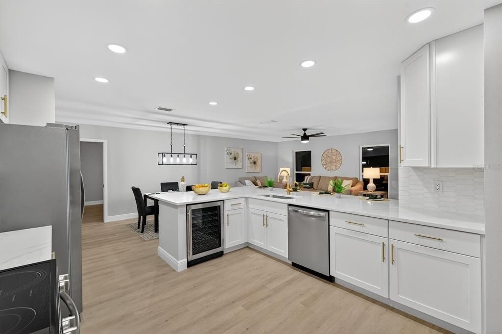 Activo con contrato: $550,000 (3 camas, 2 baños, 2093 Pies cuadrados)