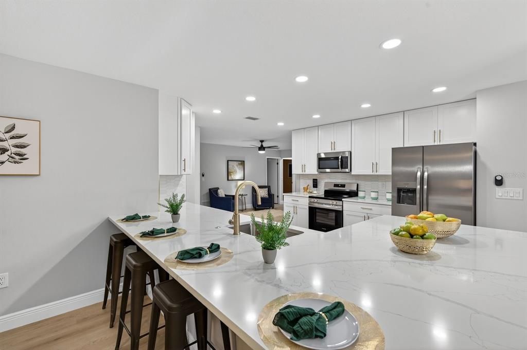 Activo con contrato: $550,000 (3 camas, 2 baños, 2093 Pies cuadrados)