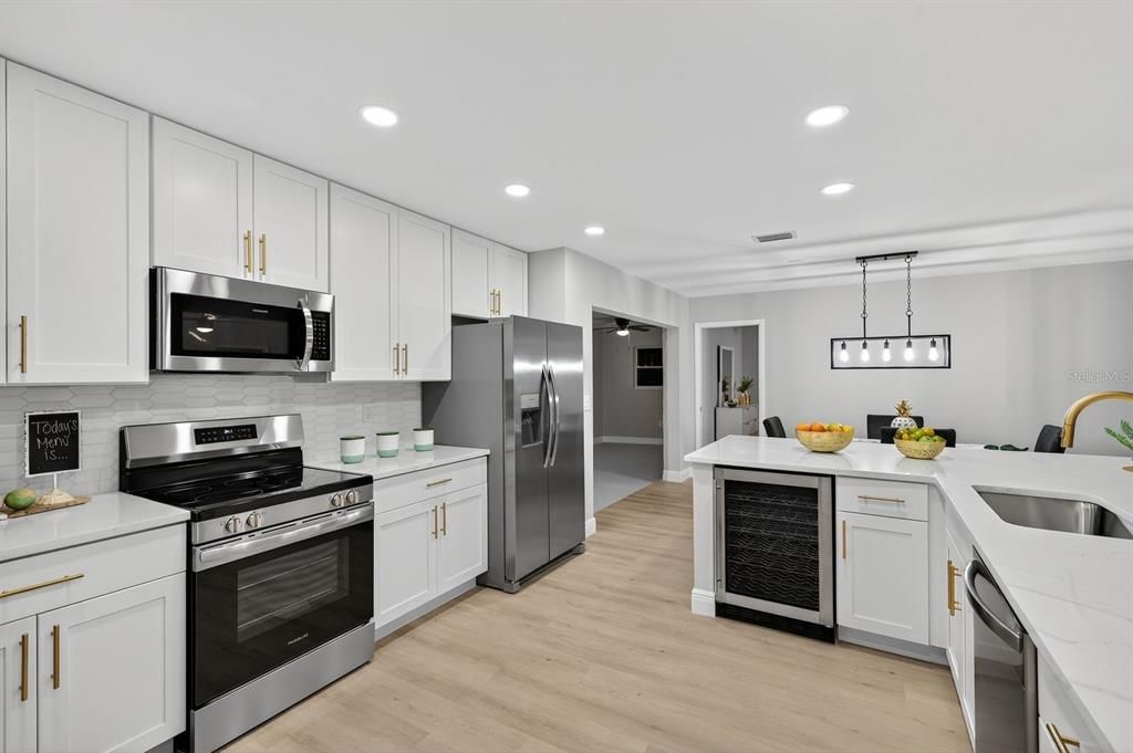 Activo con contrato: $550,000 (3 camas, 2 baños, 2093 Pies cuadrados)