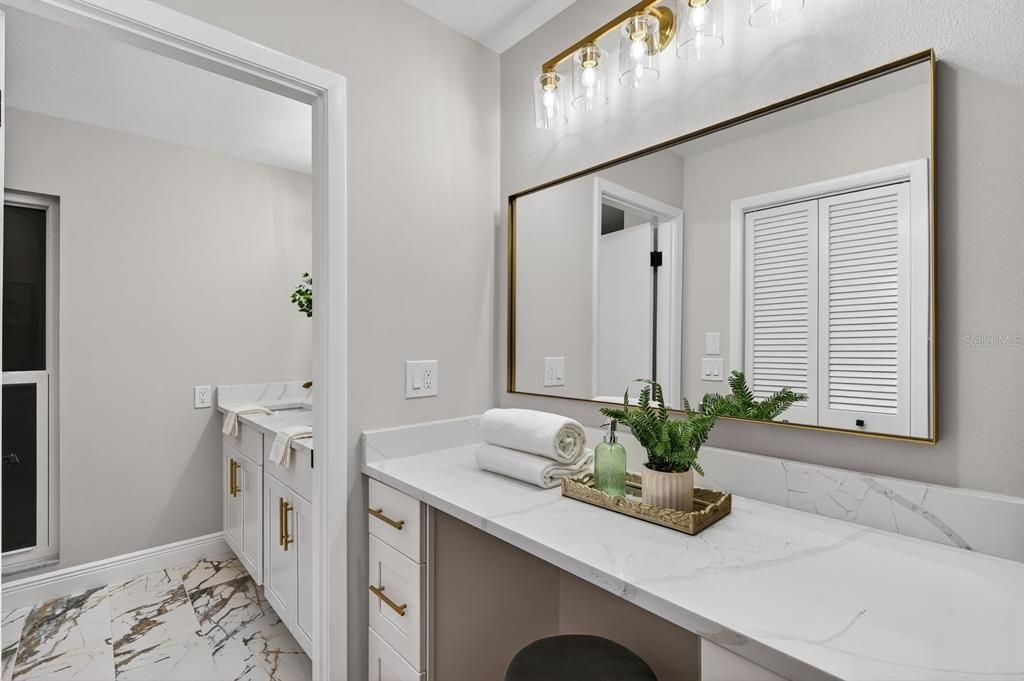 Activo con contrato: $550,000 (3 camas, 2 baños, 2093 Pies cuadrados)