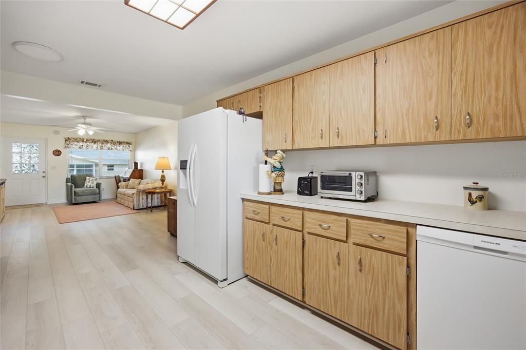 待售: $162,000 (2 贝兹, 2 浴室, 1368 平方英尺)