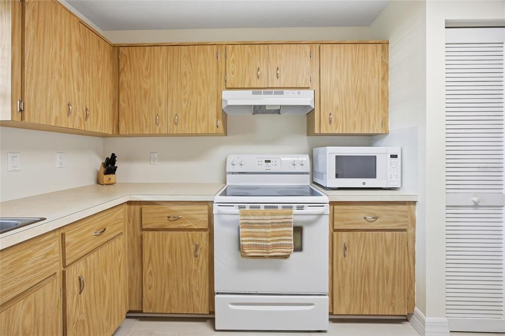 待售: $162,000 (2 贝兹, 2 浴室, 1368 平方英尺)