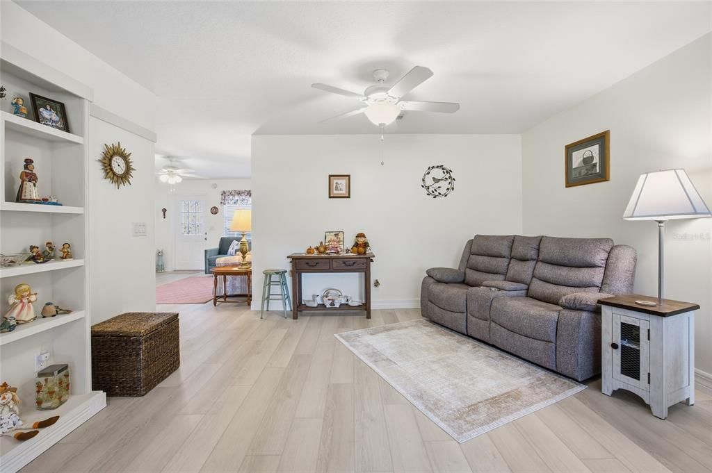 待售: $162,000 (2 贝兹, 2 浴室, 1368 平方英尺)