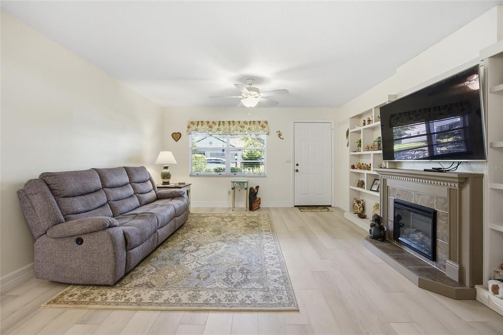 待售: $162,000 (2 贝兹, 2 浴室, 1368 平方英尺)