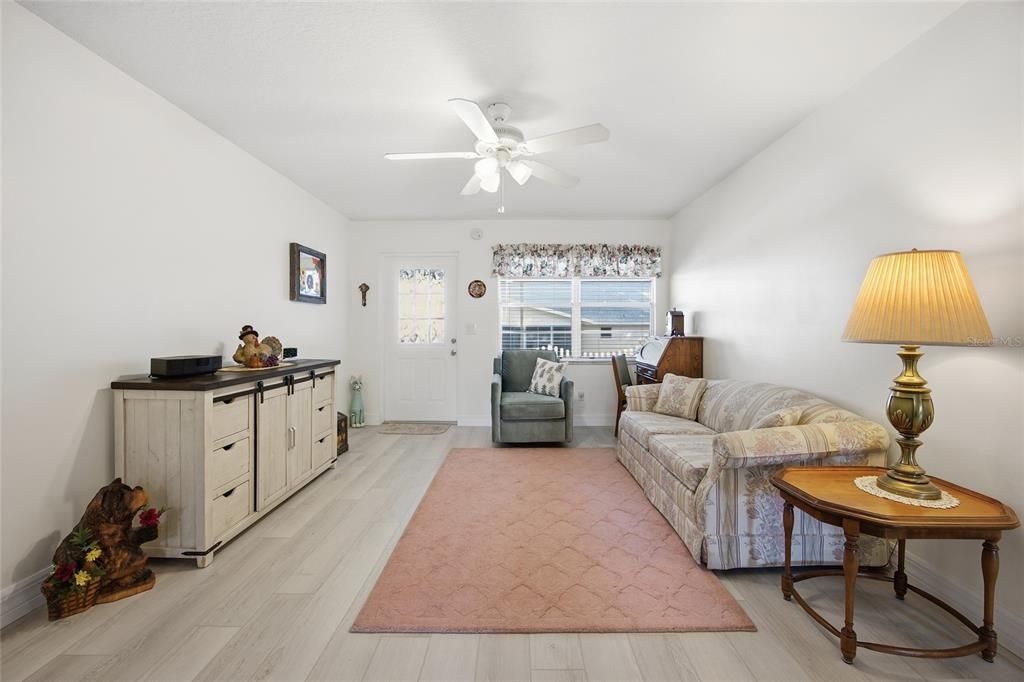 待售: $162,000 (2 贝兹, 2 浴室, 1368 平方英尺)