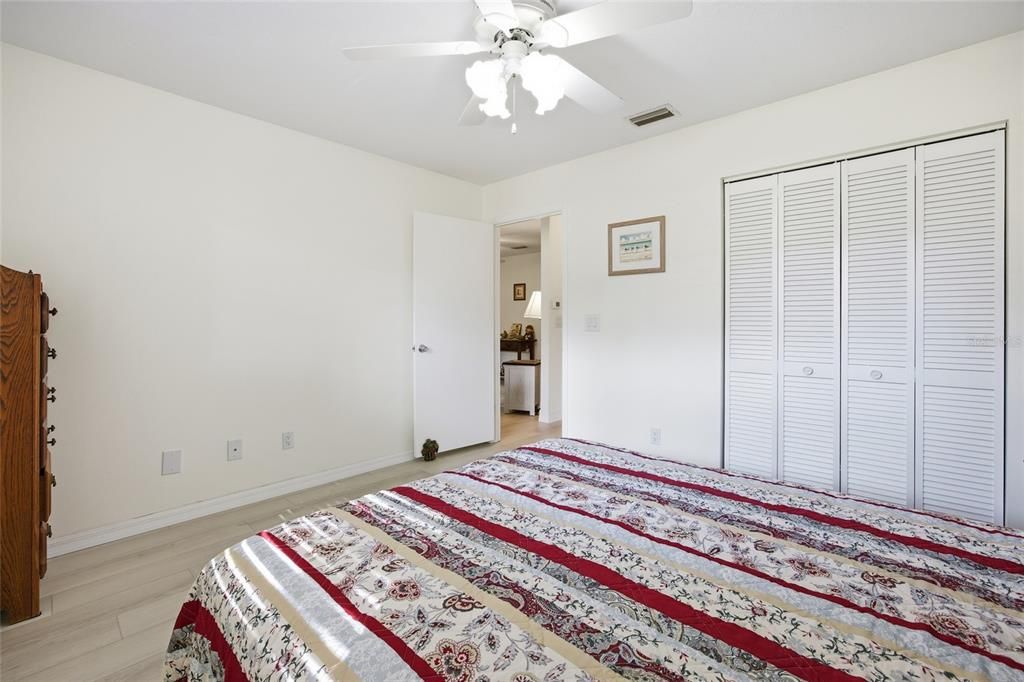 待售: $162,000 (2 贝兹, 2 浴室, 1368 平方英尺)