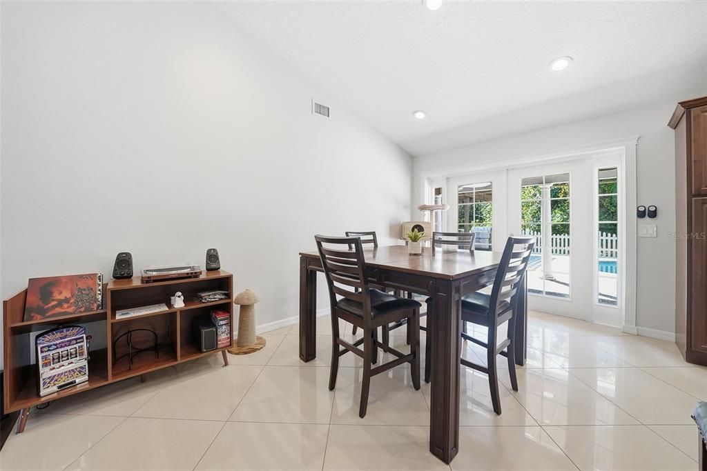 待售: $495,000 (3 贝兹, 2 浴室, 1537 平方英尺)