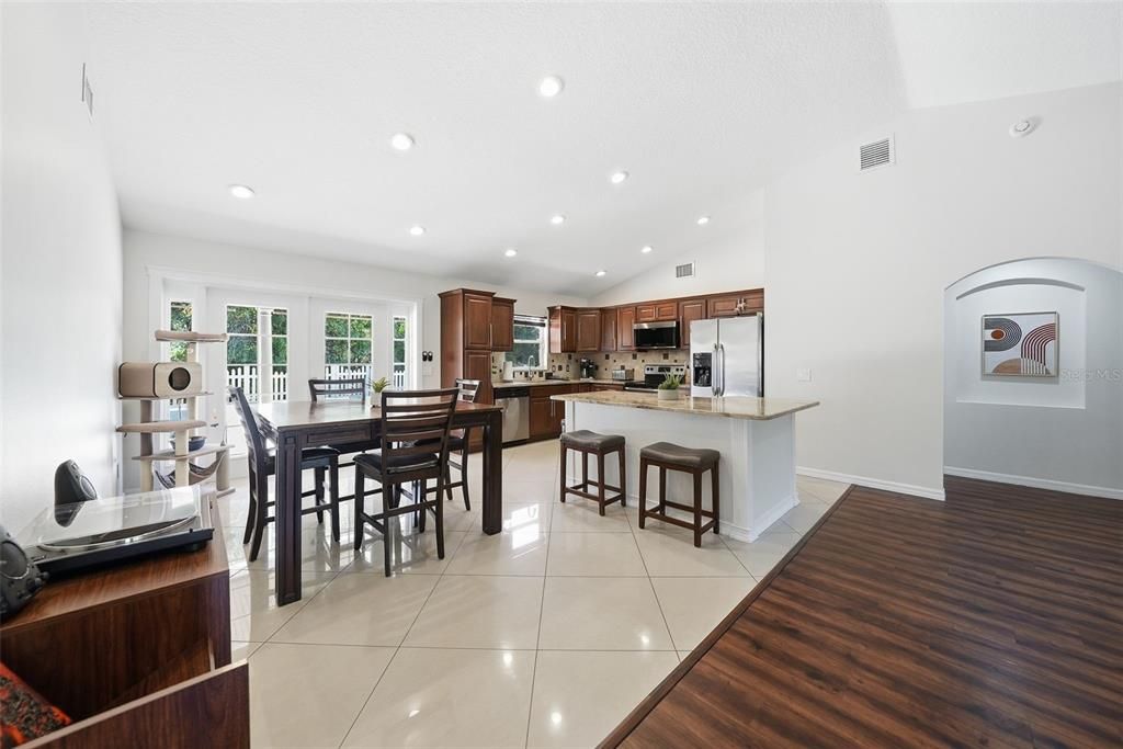 待售: $495,000 (3 贝兹, 2 浴室, 1537 平方英尺)