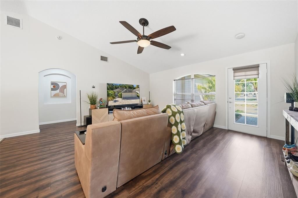 待售: $495,000 (3 贝兹, 2 浴室, 1537 平方英尺)