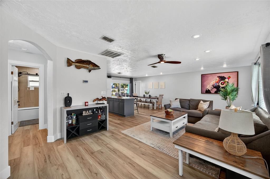 For Sale: $899,900 (3 beds, 2 baths, 1391 Square Feet)