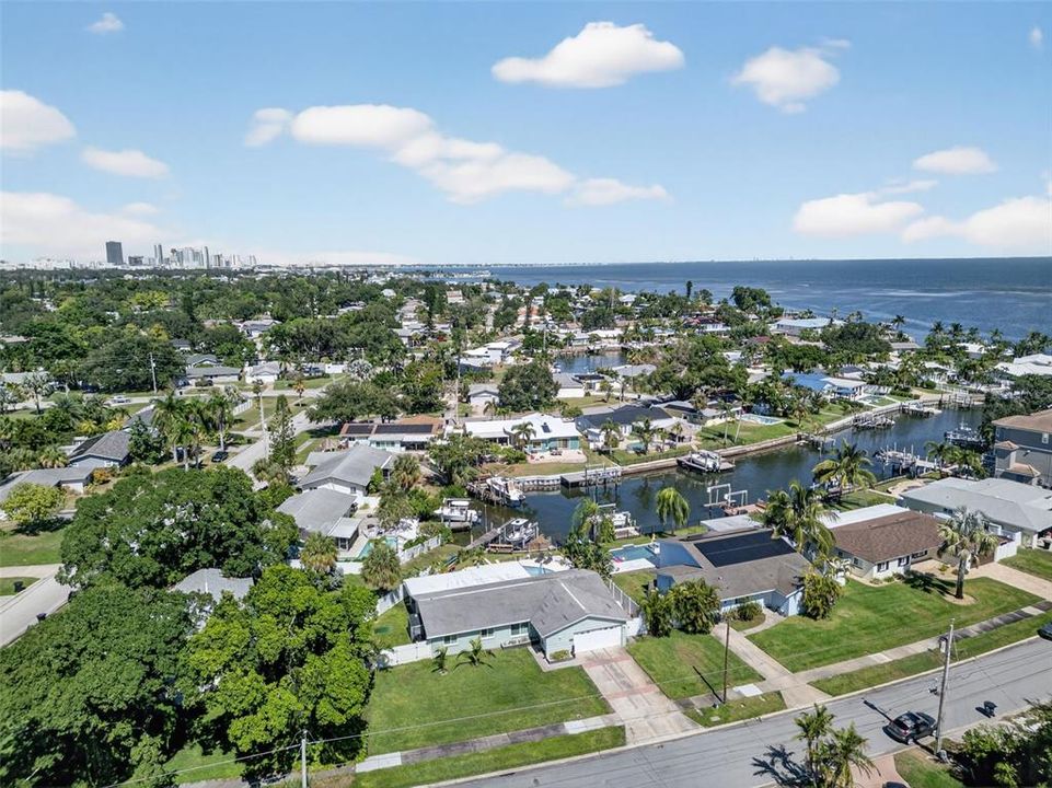 For Sale: $899,900 (3 beds, 2 baths, 1391 Square Feet)