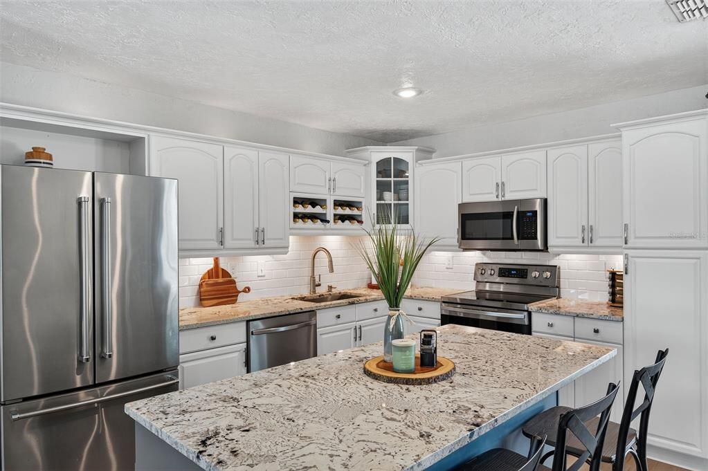 For Sale: $899,900 (3 beds, 2 baths, 1391 Square Feet)