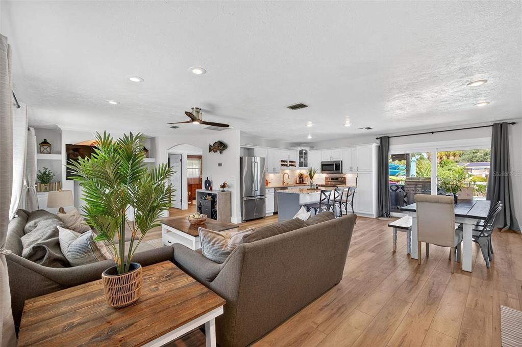 For Sale: $899,900 (3 beds, 2 baths, 1391 Square Feet)