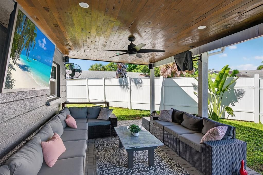 For Sale: $899,900 (3 beds, 2 baths, 1391 Square Feet)