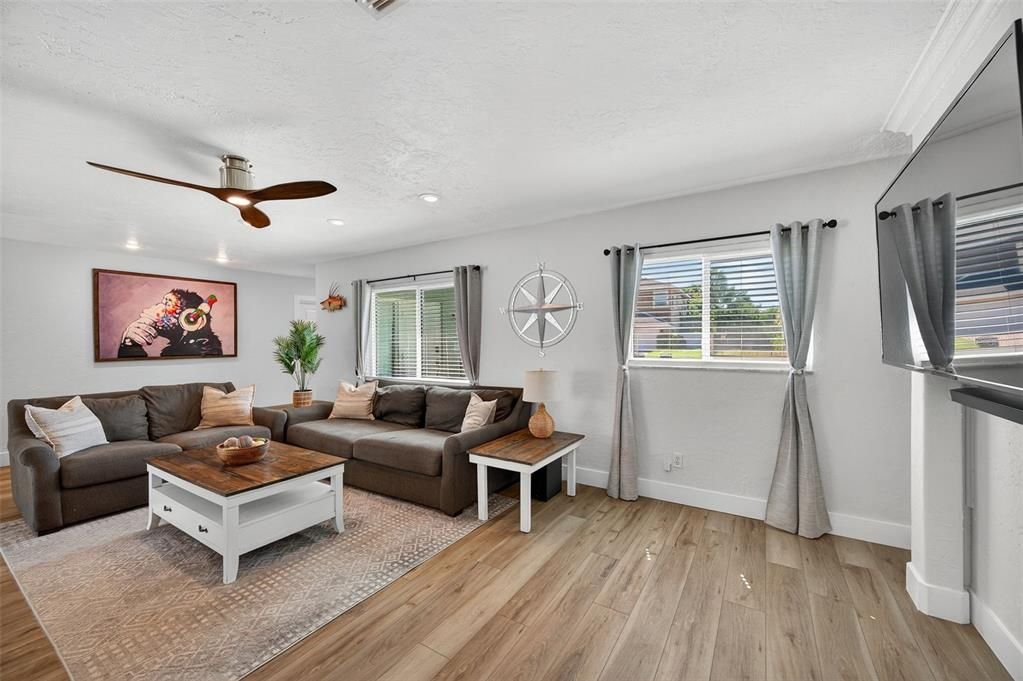 For Sale: $899,900 (3 beds, 2 baths, 1391 Square Feet)