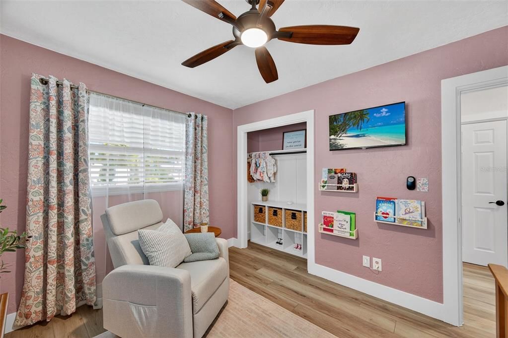 For Sale: $899,900 (3 beds, 2 baths, 1391 Square Feet)