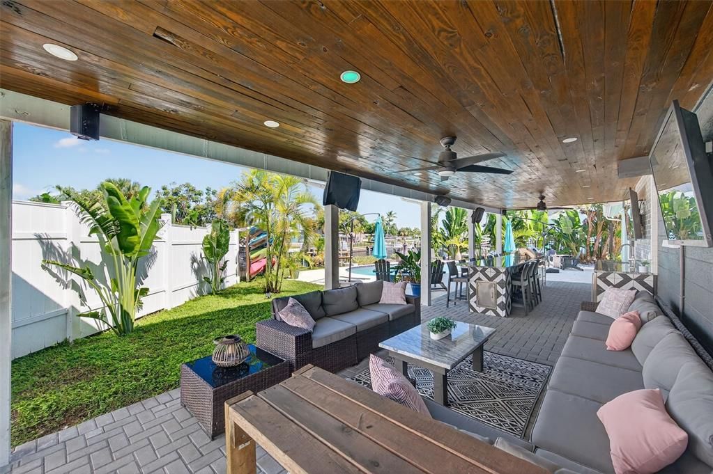 For Sale: $899,900 (3 beds, 2 baths, 1391 Square Feet)