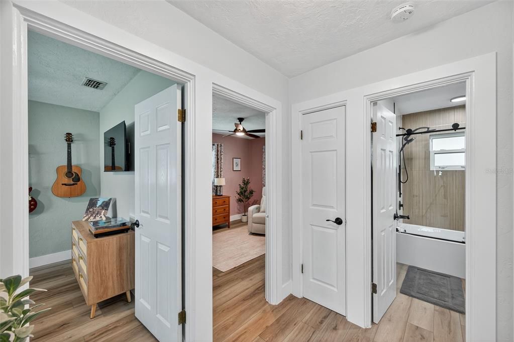 For Sale: $899,900 (3 beds, 2 baths, 1391 Square Feet)